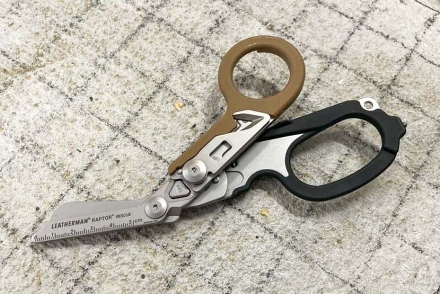 Ножиці мультифункціональні Leatherman Raptor Rescue, чорно-пісочні, чохол MOLLE 833062 фото