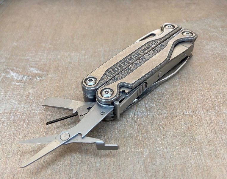 Мультиинструмент Leatherman Charge TTI Plus с чехлом 832528 фото